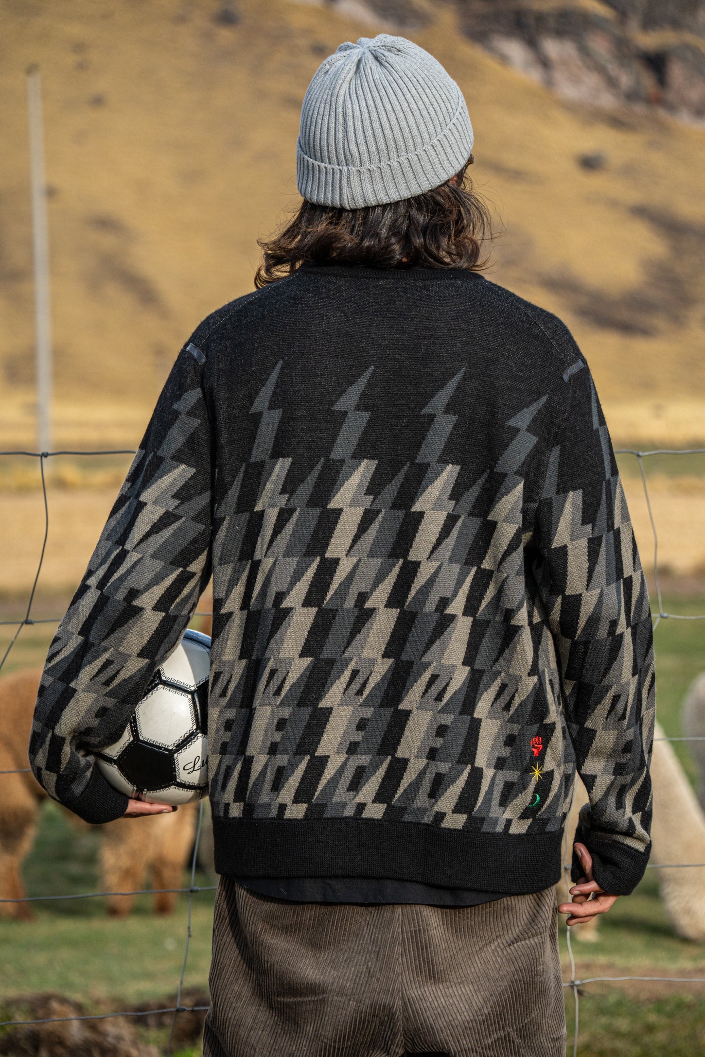 La Paz FC Sweater / LUZe SOMBRA – The Inoue Brothers